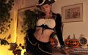 Effy Loweell studio: Effy vestida de pirata graba contenido sexy, se pone en...
