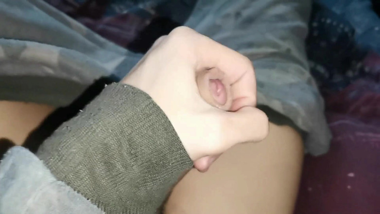 SEXY_GUYBEST: Un vibromasseur puissant m’amène à des torrents d’asyeur ! Vibration très puissante !