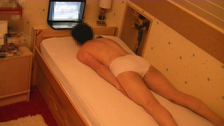 Mark Hannes: Ibu mertua lagi asik masturbasi sampai muncrat