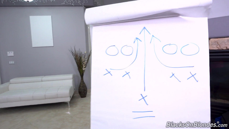 Blacks On Blondes: L'allenatore anna claire Clouds prende il grosso cazzo nero dei...