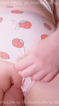Real !! Brincando com minha meia-irmã mal legal de calcinha sexy antes de ir para a cama