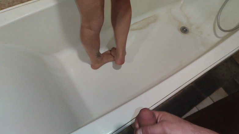 DirtyLubov: Marah di dalam tab mandi