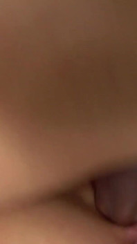 Une pom-pom girl blonde sexy se fait baiser par une grosse bite