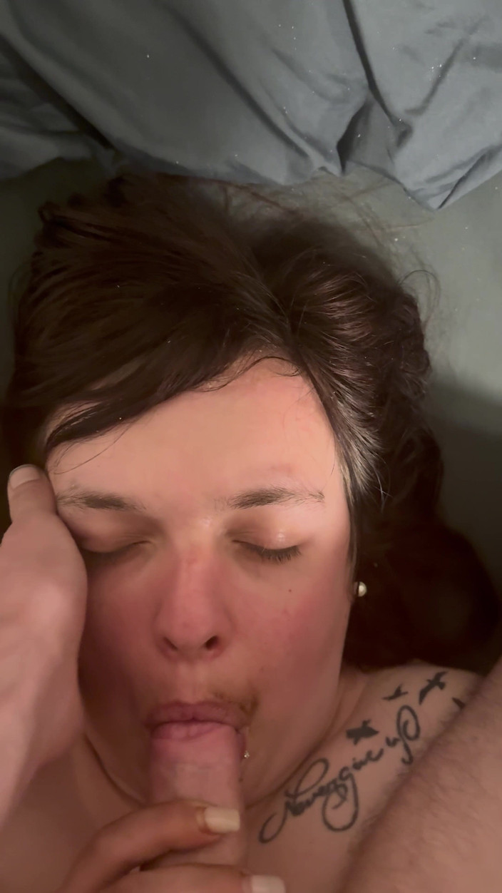 BGirl: Domácí krásné amatérské šukání do obličeje