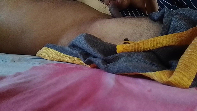LEGSCOUPLE12: Malajská žena žijící v Tamilské Nadu masíruje manželův penis ústy