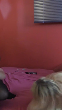 Amanda + Lisa Si hrají s kundičkou a ptáky