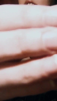 Женское доминирование с пощечиной топлес, фетиш руки в видео от первого лица - персонализированный запрос клипа