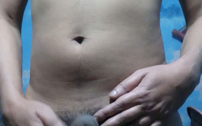 Lustyizlife: Chàng trai Trẻ Ấn Độ với con cặc hẹp bao quy đầu mặc áo...