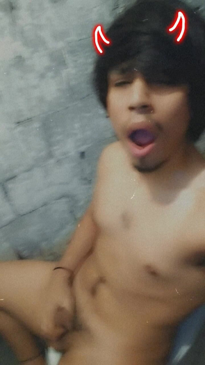 AlexAlejandro13: Heißer teufel in der toilette