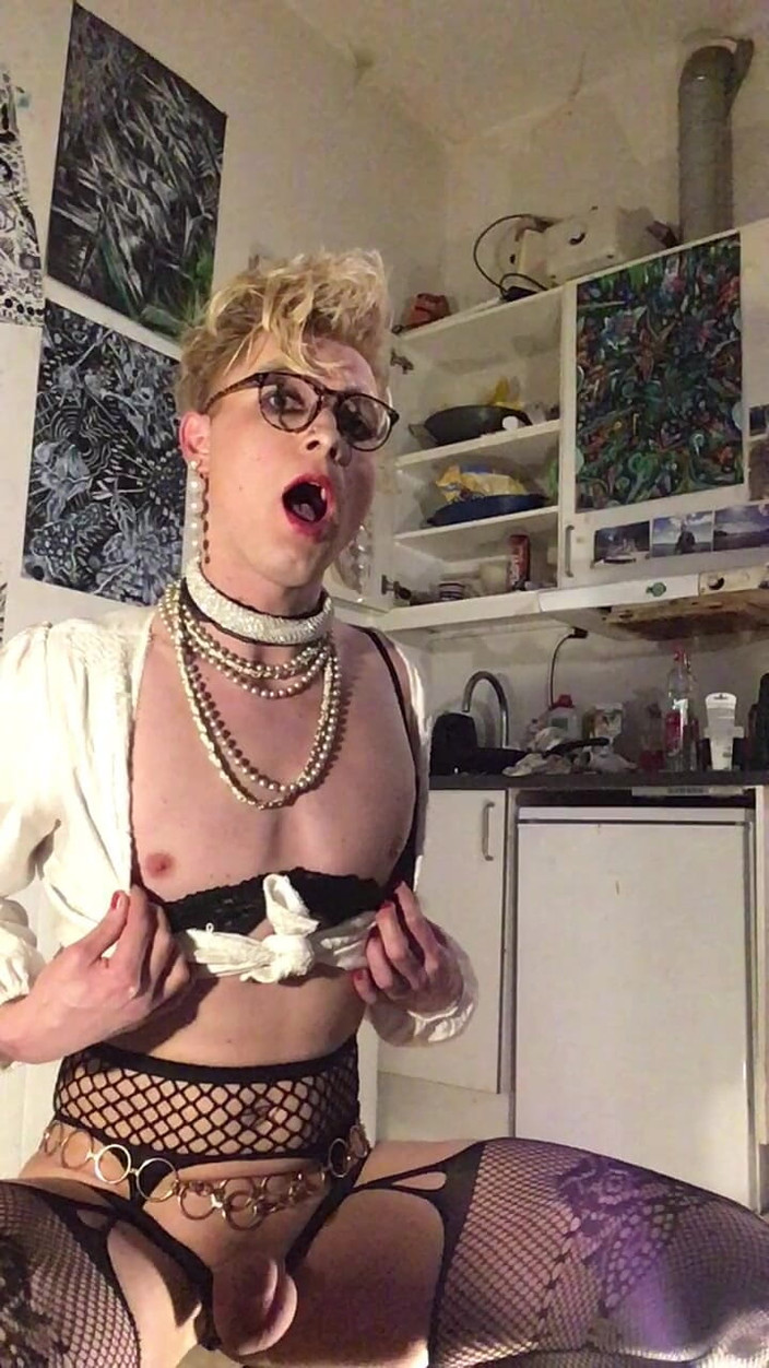 Sissy Cindy Slut: 놀라운 Sissy 펨보이 댄스