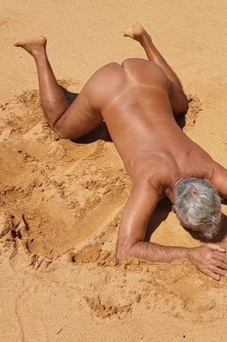 Ladysilvas: Ladysilva pe plajă dorind să-și fută fundul sexy