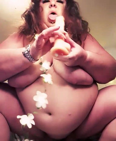 BlancaGirlBBW: Diese Sicht jedoch von hinten....