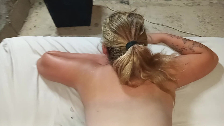 Naomi Simon: Krásný zadek s červenými tangami - argentinská teenagerka