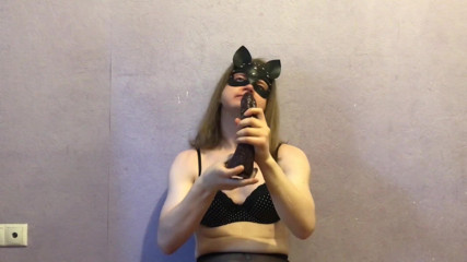 Elise Woods: Sissy Elise si siede pompino e gola profonda