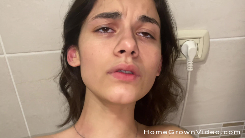 Homegrown Video: 彼女のオマンコ全体にスプージ