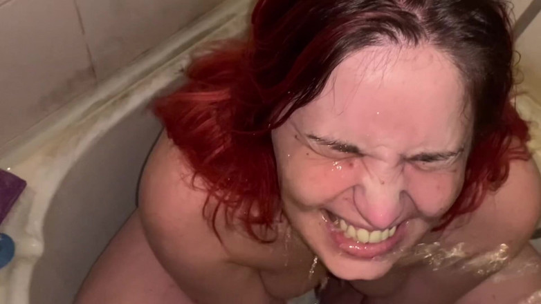 Elena917: Blowjob, dubur, pantat ke mulut, pancutan muka dan mandi kencing