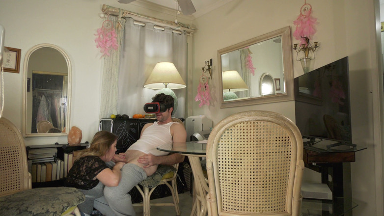 Erin Electra: Figliastro fa sesso mentre guarda il porno di realtà virtuale