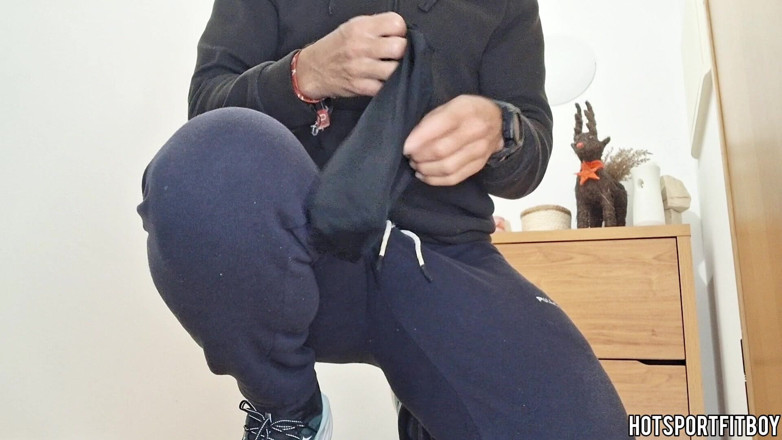 Hotsportfitboy: Fleshlight baise risquée chez un ami - grosse bite bien dure...