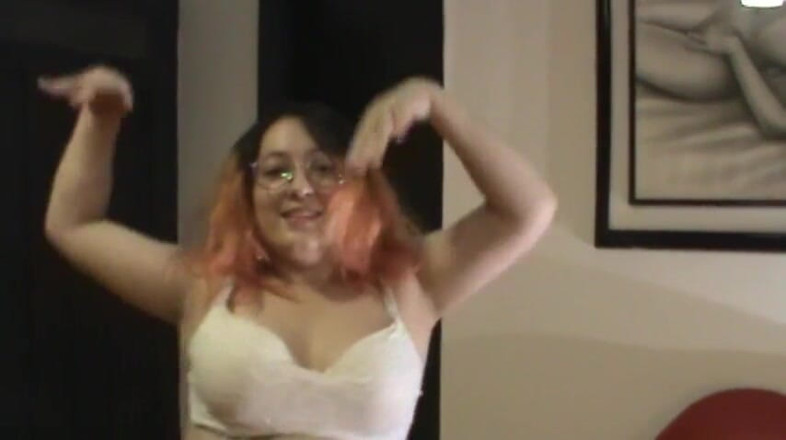 Hannah Nicole Vela: Crumpet wants sex