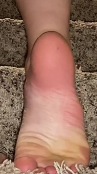 Ivys foot goddess menggodamu di tangga