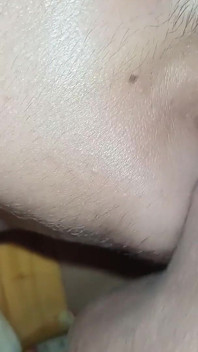 Üvey kız kardeş yatak odasında yalnızken üvey erkek kardeş tarafından sert sikişiyor, Hintçe seks videosu