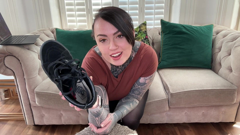 Miss Valentina: Acariciar a mis zapatillas