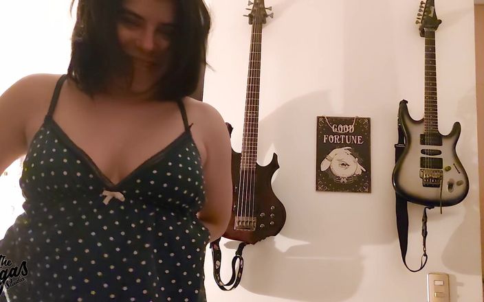 Selena Vega: Я был так возбужден, что кончил дважды! Я обожаю, когда меня трахают!