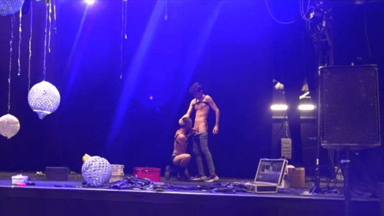Bareback cum inside studio: Puttana che scopa in Publc