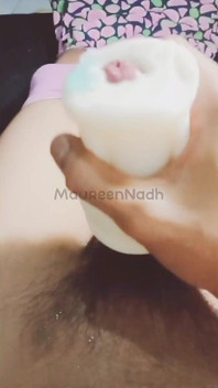 Sudut pandangan pertama Shemale melancap