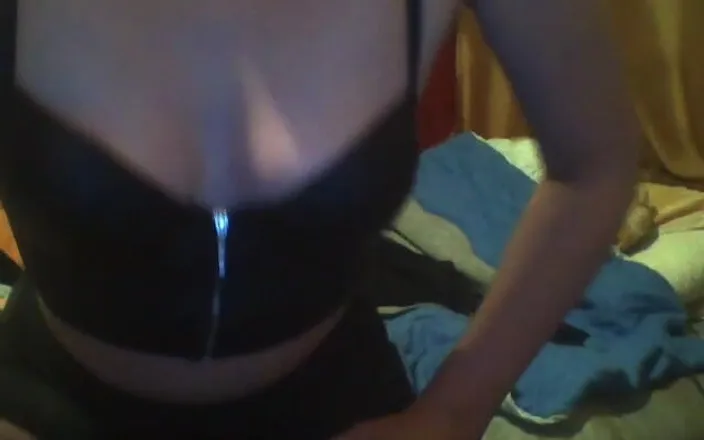 Dominatrix Redsonyja: I Love to Sit on Your Face Face Siting and...
