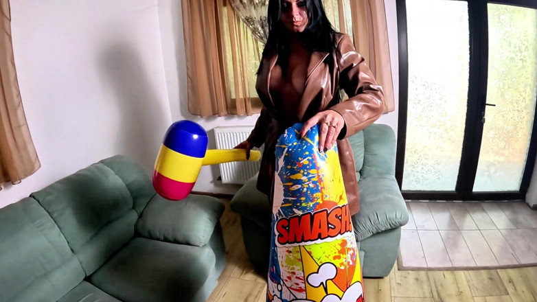 MilfyCalla: Dominująca skóra MILF nadmuchiwany smash fetysz. Giant Hammer, Doggy, Cum...