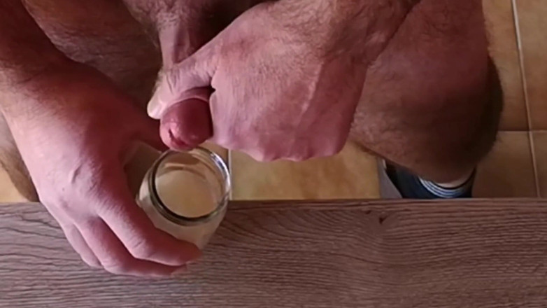 Cicci77: Preparazione del caffè di sperma di Cicci77 e di Pedro -...