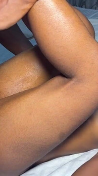 대물 자지 서프라이즈를 받는 작은 십대