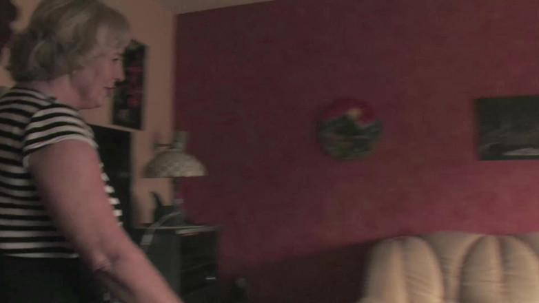 Mature Climax - 100% Mature Videos: La abuela rubia chupa la polla de un chico y...