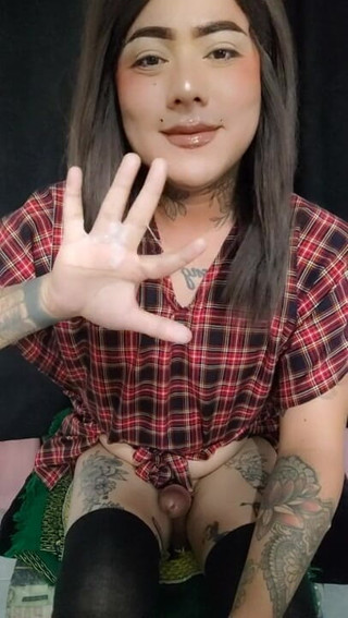 Kimberly Polizzi: คิมเบอร์ลี่ โพลิซซี่ รูทวารในบ้าน ชุดเดรสแดง