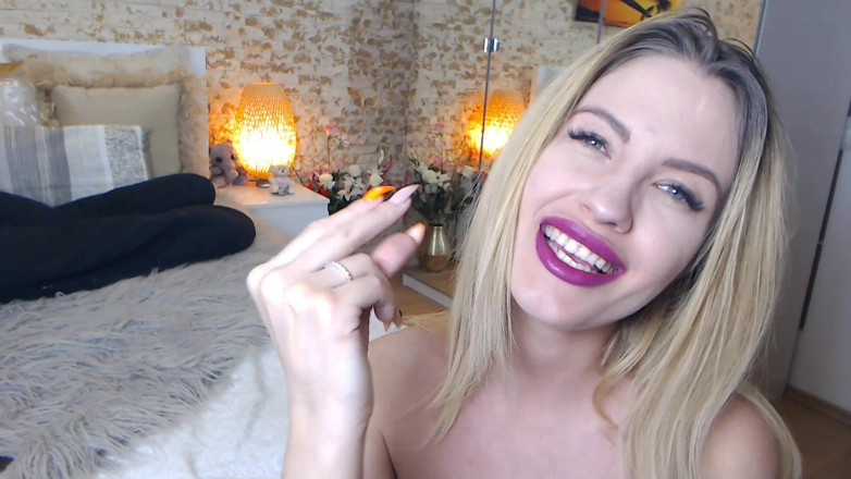 Erotic Tanya: Stříkání do pusy pro moje prdy!