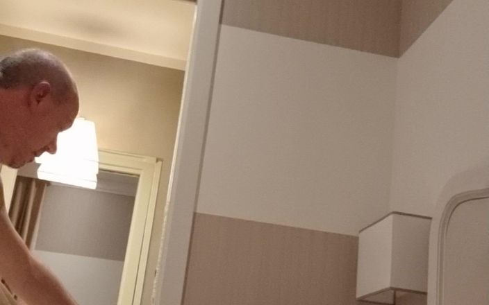 Pat Rodriguez: Curvy MILF Gets Fucked in Hotel