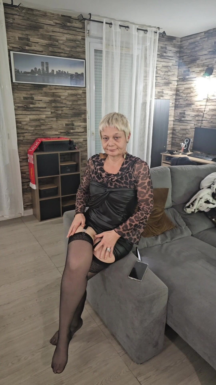 Sofy13: こんにちは、服を脱がせて抱きたい?