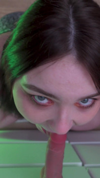 Cewek sange ini lagi asik nyepong dildo favoritnya