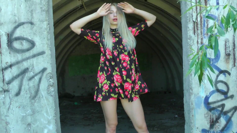 Dirty fantasy: Traviesa hermanastra tatuada en un collar fetiche le encanta jugar...