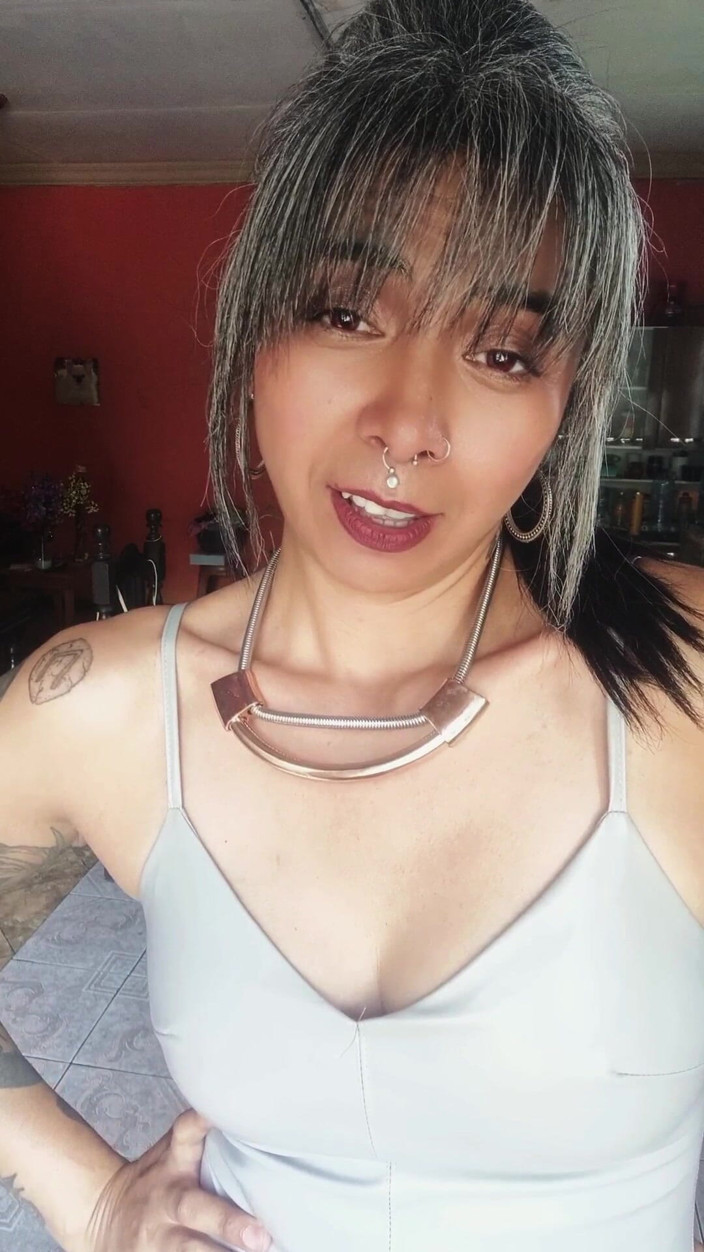 Casia Castro: C’est un pénis ou une arachide ?