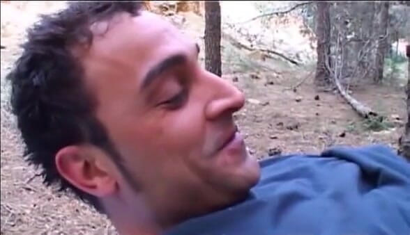 European Classics: Slutty liten brunett tar kuk i skogen