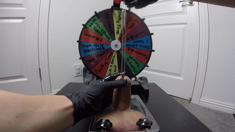 MilkingMomXH: Meine stiefmutter spielt roulette mit meinem schwanz und drückt alle...