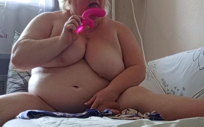 Zona901: Une petite amie insatiable masturbe sa grosse chatte à tout moment...