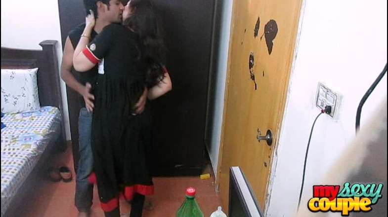 Desi Couple Sunny & Sonia: 已婚德西夫妇的爱情和热辣性爱