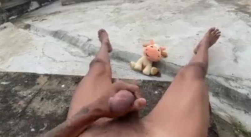 arabeputo: O ejaculare pentru a scăpa de stres în curtea din spate