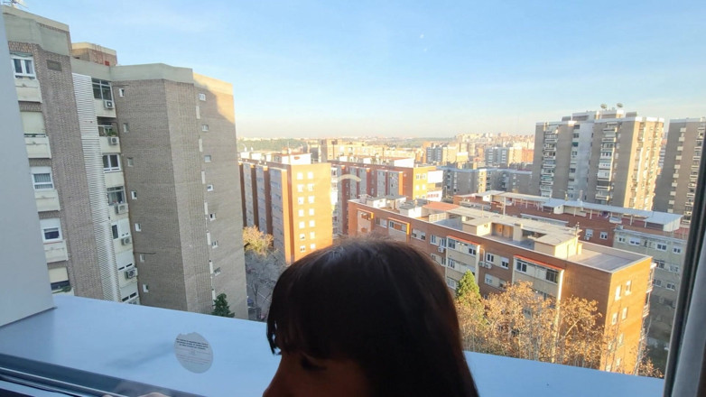 Montse Swinger: 창문 속 시점 섹스