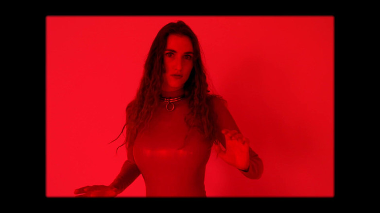 Piper Blush: Vidéo de latex rouge
