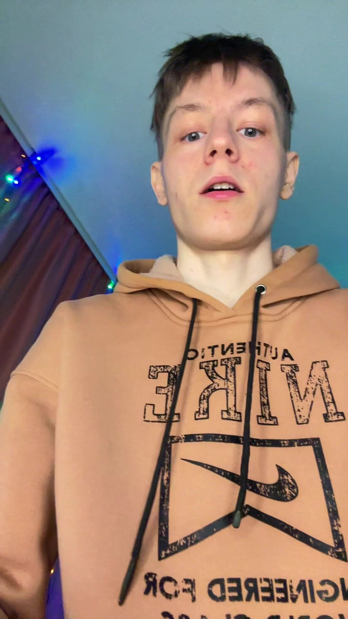 Morflot24: 私の巨大な9インチのチンコを刺激して爆発するまで見てて