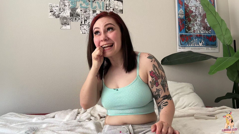 Lenna Lux: Giantess Foot Lotioning